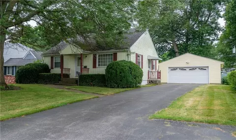 79 Hedge St, Gates, NY 14606