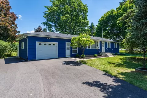 10 Palo Alto Dr, Rochester, NY 14623