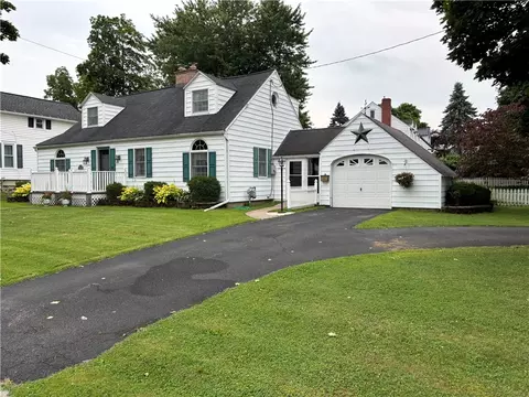 424 W Maple Ave, Arcadia, NY 14513