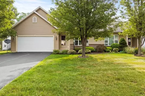 16 Angela Villa Ln, Greece, NY 14626