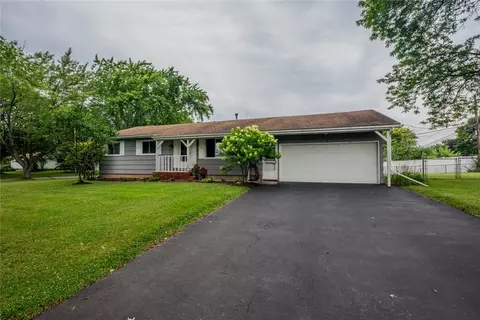 4 Bambi Ln, Gates, NY 14624
