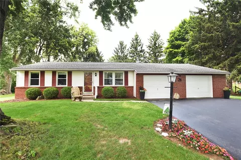 72 Meadow Dr, Ogden, NY 14559