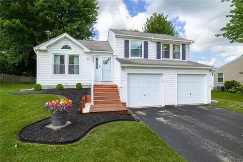 3353 Evergreen Cir, Walworth, NY 14568
