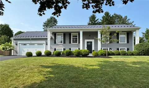 15 Vantage Dr, Pittsford, NY 14534