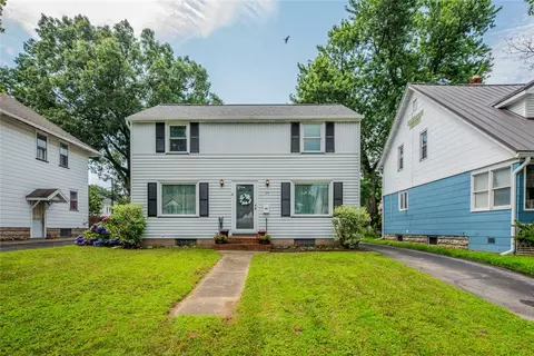 35 Aragon Ave, Irondequoit, NY 14622 photo 2