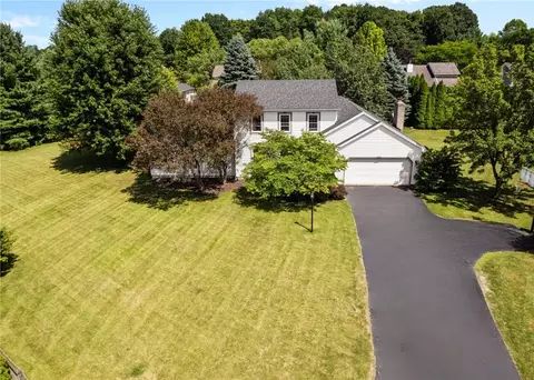 75 Old Country Ln, Perinton, NY 14450
