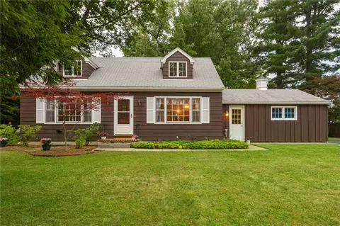 8 Woodcrest Cir, Perinton, NY 14450