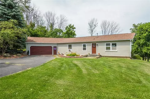 9040 Howcroft Rd, Richmond, NY 14466
