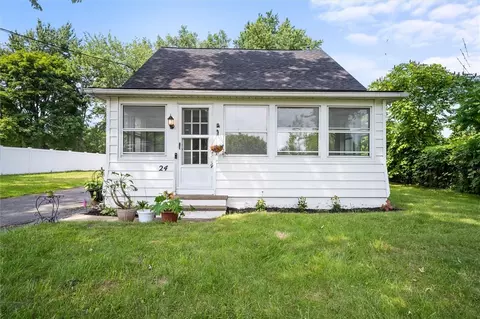 24 Person Pl, Gates, NY 14606