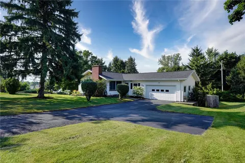 49 Gary Dr, Sweden, NY 14420