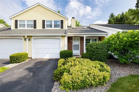 63 Old Stone Ln, Greece, NY 14615