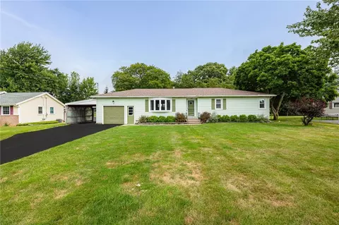 13 Ronald Cir, Ogden, NY 14559