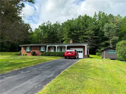 460 Langmaid Ln, Bradford, PA 16701