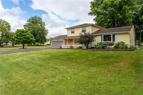 60 Cardiana Dr, Greece, NY 14612