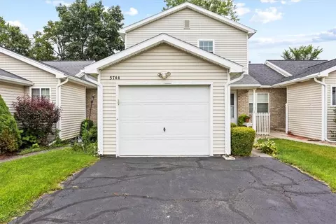 5744 Running Brook Rd, Farmington, NY 14425