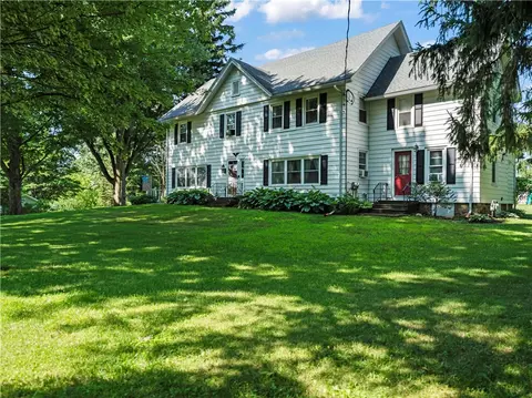 6061 Allen Padgham Rd, Farmington, NY 14425