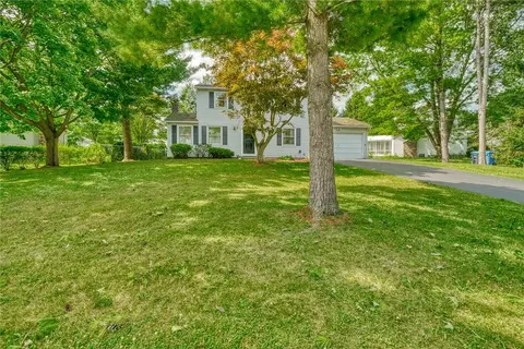 6128 Hanover Rd, Farmington, NY 14425