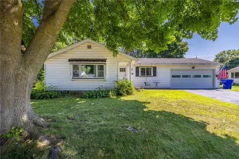 21 Eldora Dr, Gates, NY 14624 photo 2