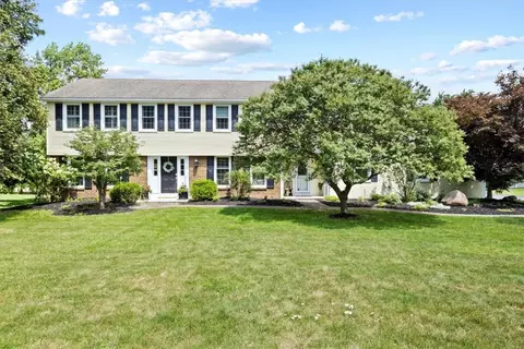 7 Fellview Dr, Pittsford, NY 14534