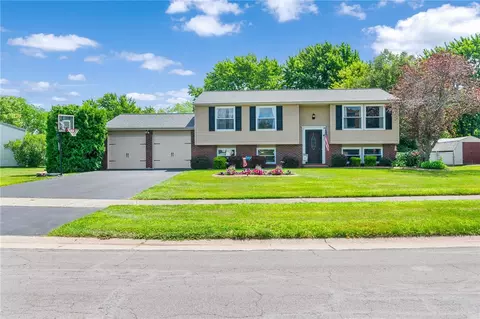 81 Castle Grove Dr, Greece, NY 14612