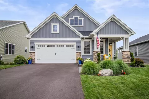 27 Thompson Ln, Canandaigua, NY 14424