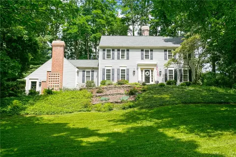 20 Great Oak Ln, Pittsford, NY 14534