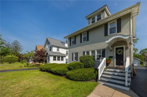 192 Seville Dr, Irondequoit, NY 14617