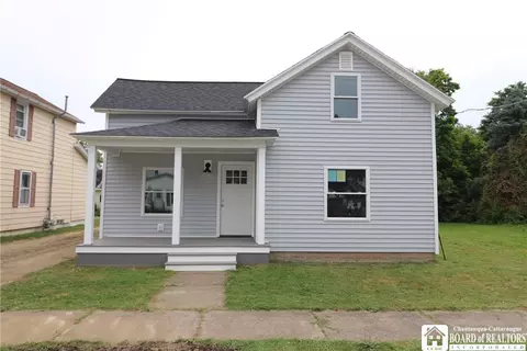 29 N Pangolin St, Dunkirk, NY 14048