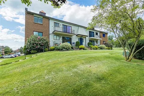 7 High Gate Trl #7, Perinton, NY 14450