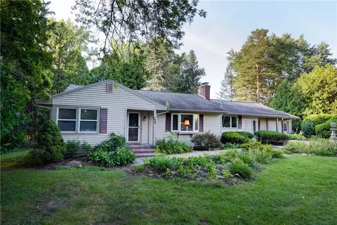 726 Stone Rd, Pittsford, NY 14534