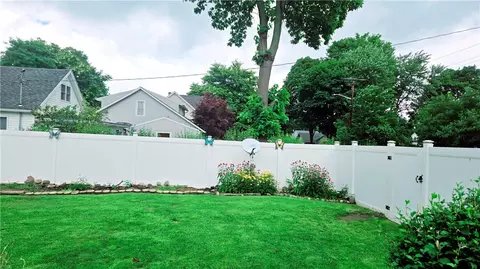 124 SE Breezway Dr NW, Irondequoit, NY 14622 photo 11