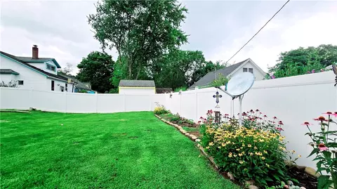 124 SE Breezway Dr NW, Irondequoit, NY 14622 photo 10