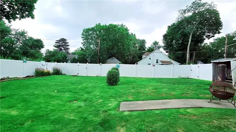 124 SE Breezway Dr NW, Irondequoit, NY 14622 photo 5