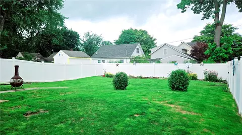 124 SE Breezway Dr NW, Irondequoit, NY 14622 photo 6