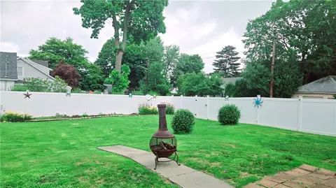 124 SE Breezway Dr NW, Irondequoit, NY 14622 photo 8