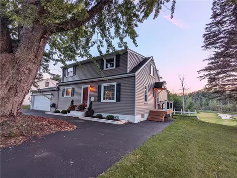 41 Chestnut Dr, Chili, NY 14624