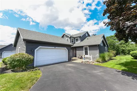 30 Seascape Dr, Rochester, NY 14612