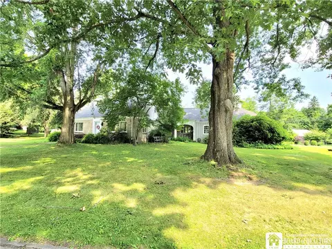 2 Westminster Cir, Ellicott, NY 14701