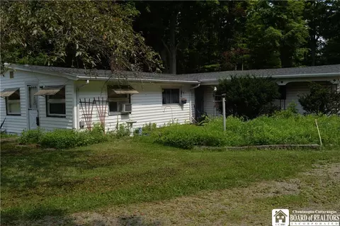2996 Whitaker Rd, Fredonia, NY 14063