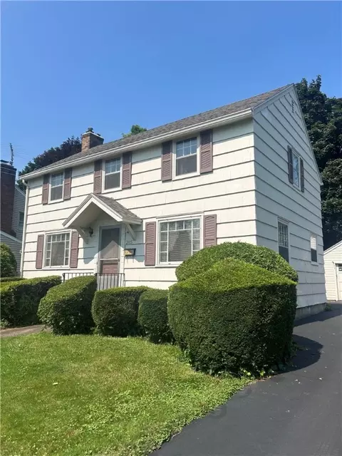 285 Rhinecliff Dr, Rochester, NY 14618