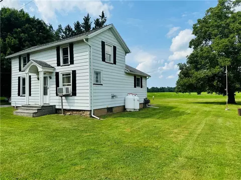 5179 Oak Orchard Rd, Barre, NY 14411