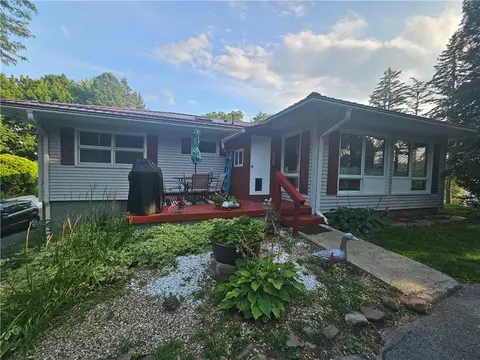 47 Dickerson St, Lyons, NY 14489 photo 4