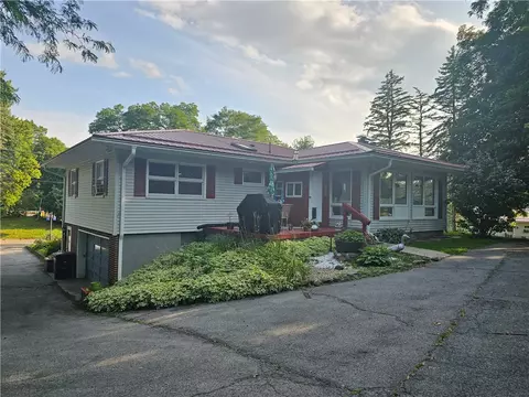 47 Dickerson St, Lyons, NY 14489 photo 3