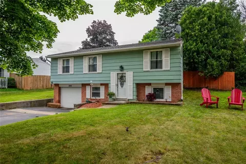 408 Alfonso Dr, Greece, NY 14626