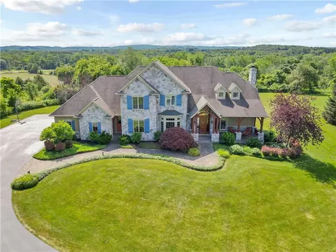 9 Wood Spring Hl, Honeoye Falls, NY 14472
