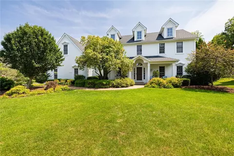 39 Shannon Gln, Perinton, NY 14450