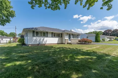 82 Carol Dr, Irondequoit, NY 14617 photo 2