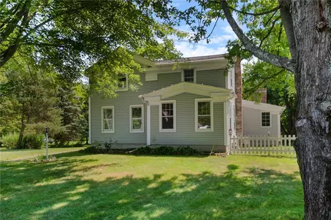 262 Whittier Rd, Ogden, NY 14559