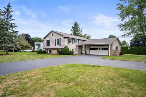 2 Gateway Rd, Chili, NY 14624