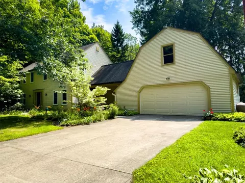 1759 Gloria Dr, Fairport, NY 14450
